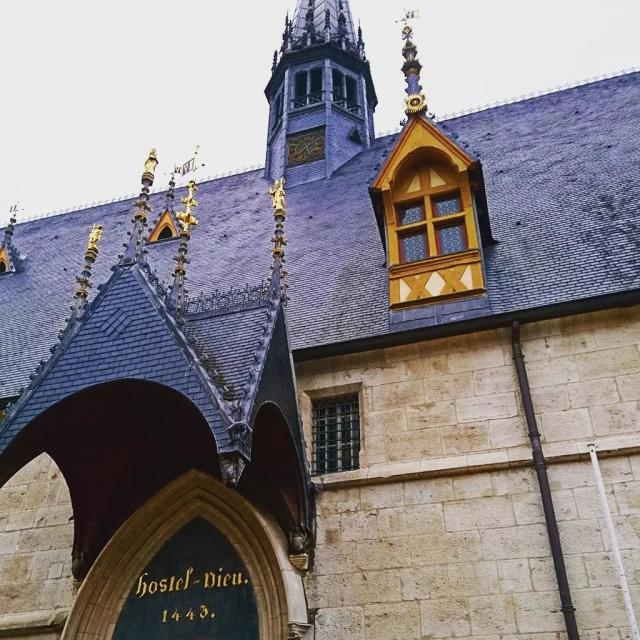Fachada de los Hospicios de Beaune