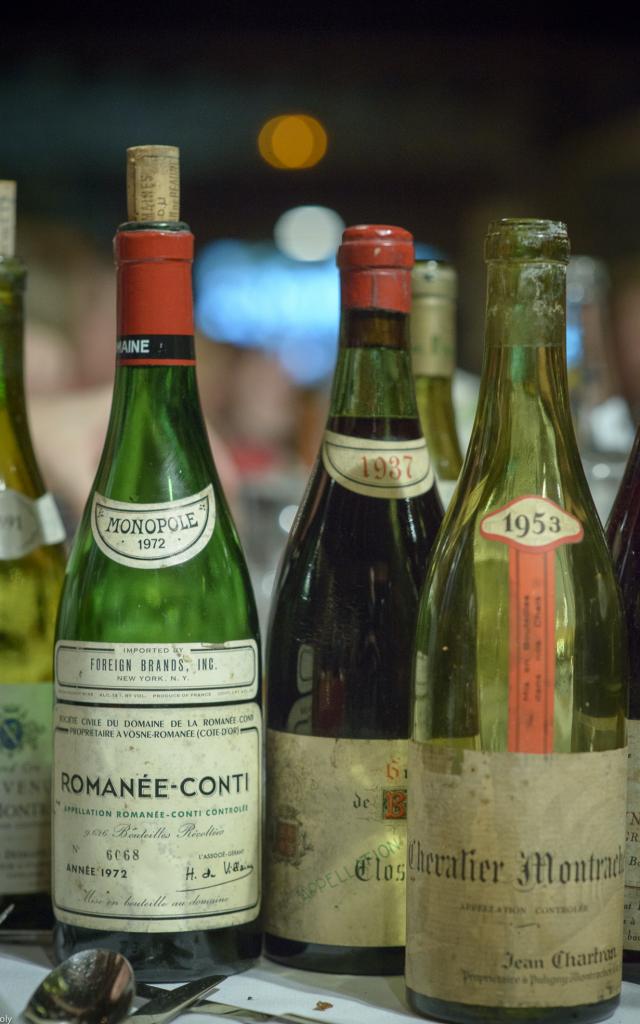 Bouteilles de vin vieux millésimes Romanée Conti Chevalier Montrachet