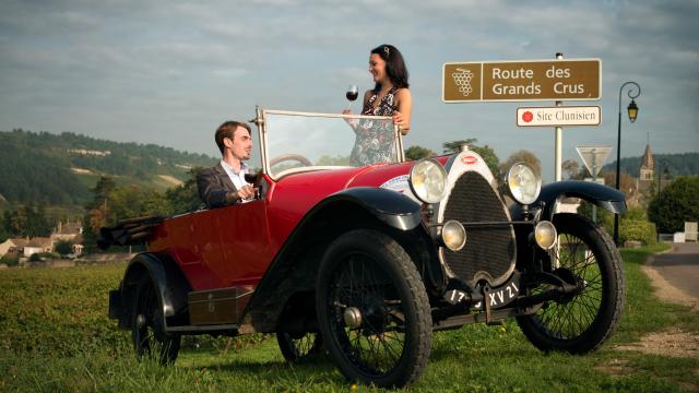 Bugatti Couple Pinot Noir dégustation Panneau Route Des Grands Crus
