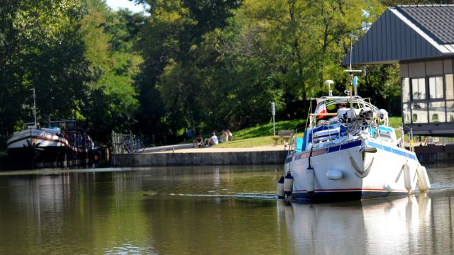 Cruzeiro no Canal Chagny