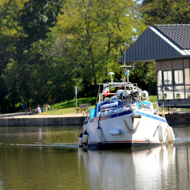 Crucero por el Canal de Chagny