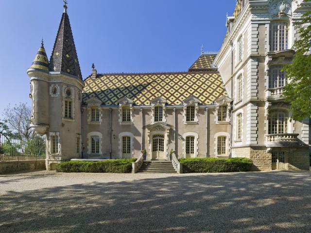 Château d'Aloxe Corton met zijn geglazuurde pannendak