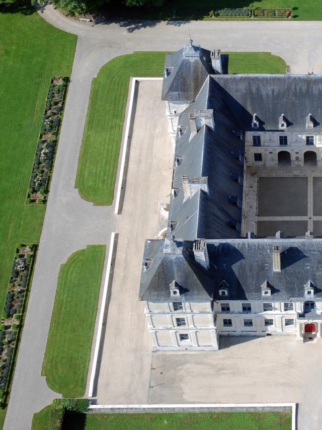 Chateau Ancy Le Franc Toit