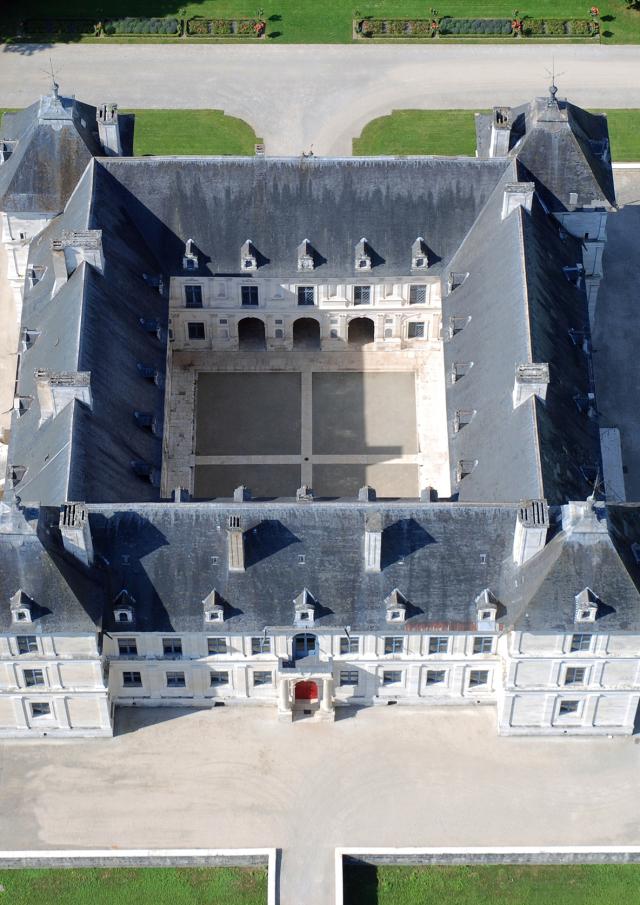 Chateau Ancy Le Franc Toit