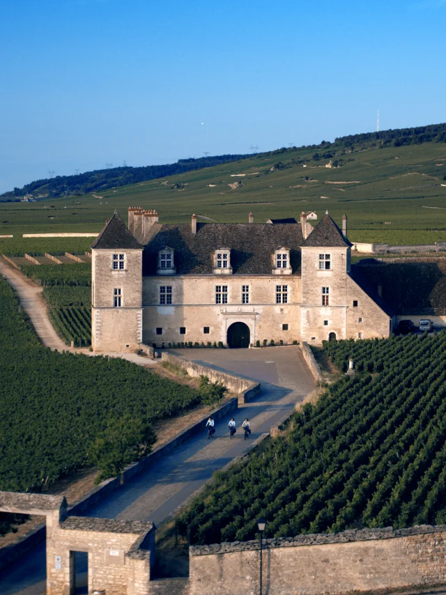 Château du Clos de Vougeot et son porche d'entrée