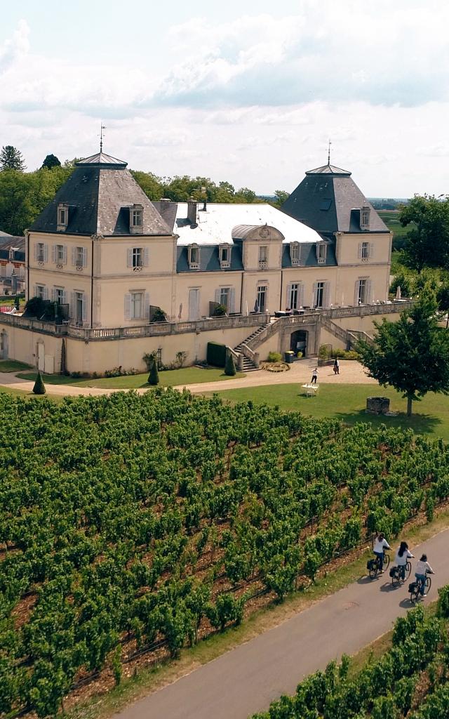 Château de Cîteaux in Meursault op de fiets