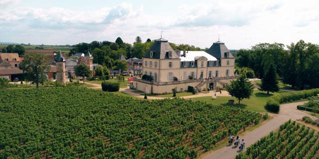 Château de Cîteaux à Meursault à vélos