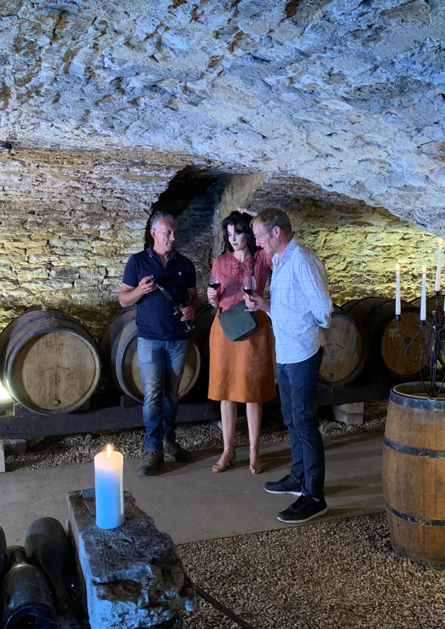 Degustation Caves Bourgogne Vigneron Couple Amoureux