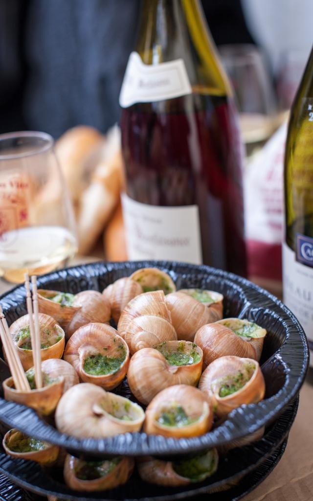 Gastronomie Cassolette Escargots verre de Chardonnay