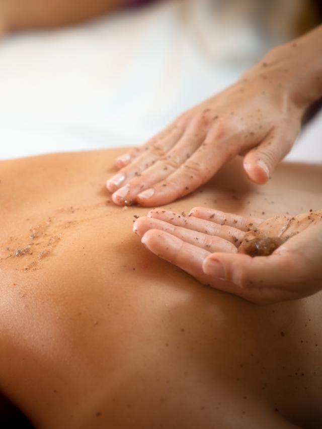 Massage exfoliant dos au Spa La Cueillette à Meursault