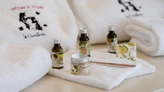 Lotions and bath salts Spa La Cueillette Meursault Massage