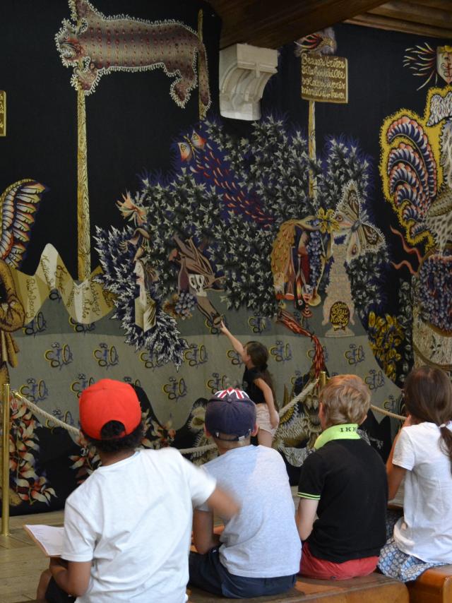 Schoolchildren at the Musée du Vin in Beaune