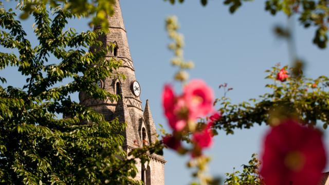 Klokkentoren van de kerk in Savigny-lès-Beaune
