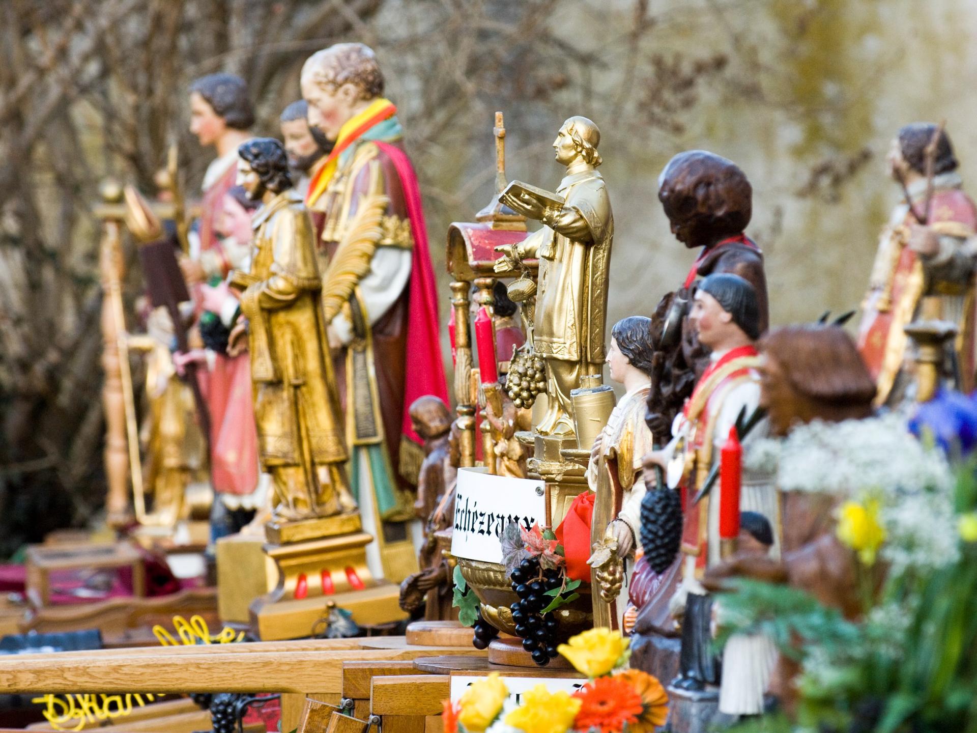 F Te De La Saint Vincent Tournante Beaune Et Le Pays Beaunois Saint Vincent Statues 1920x1440 