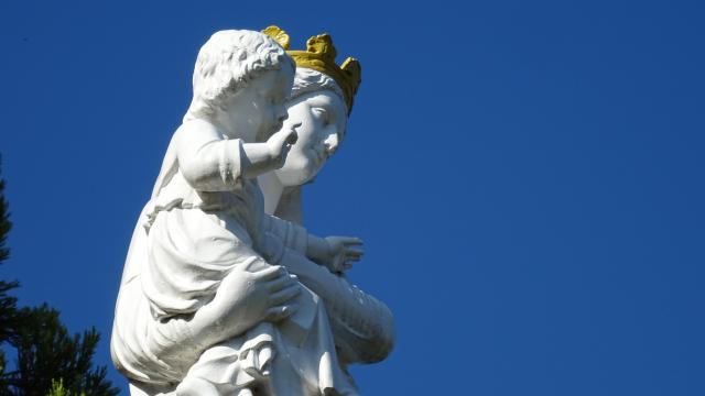 jungfrau-volnay-herbst-statue