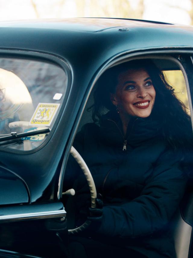 vintage-car-woman