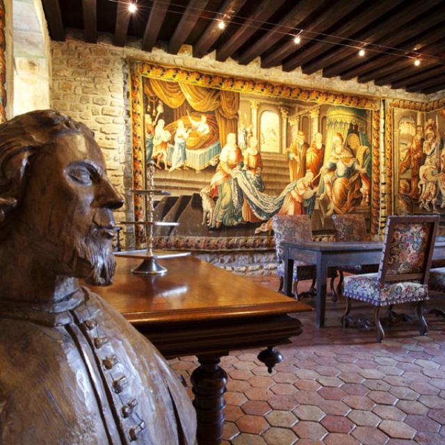 Chateau Couches Saal