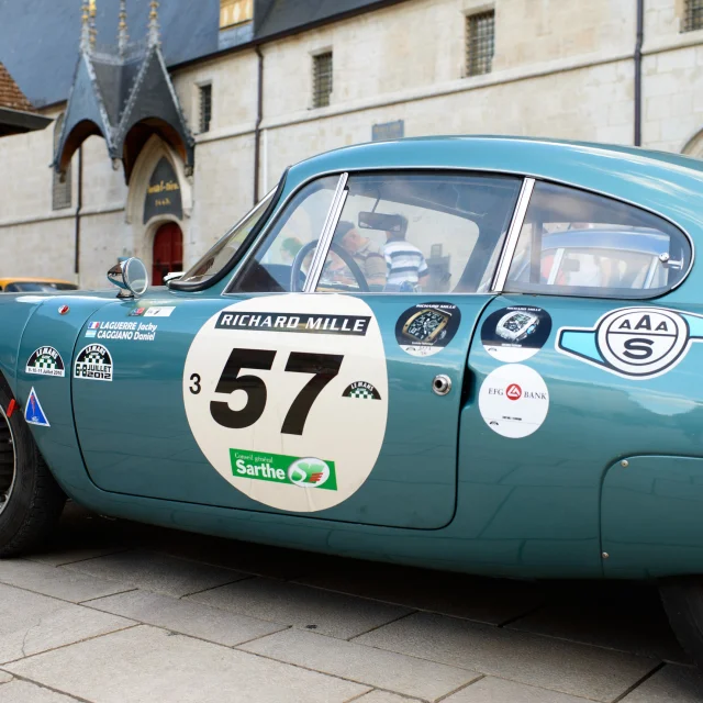 Car in front of Hotel Dieu
