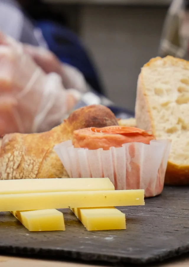 Pão Vinho Queijo 1