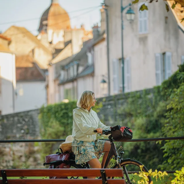 femme en vélo