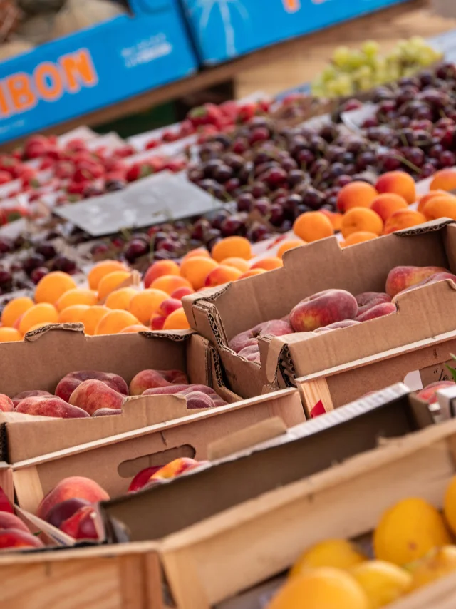 fruits sur un étaler au marché de Chagny