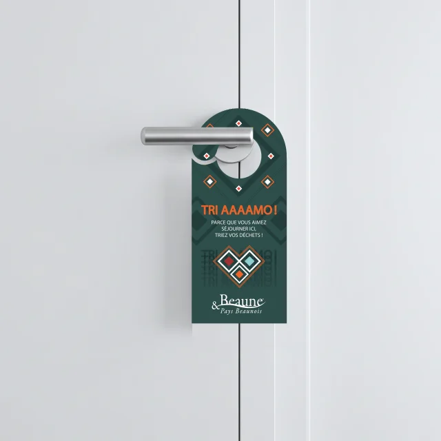Beaune Accroche Porte Mockup