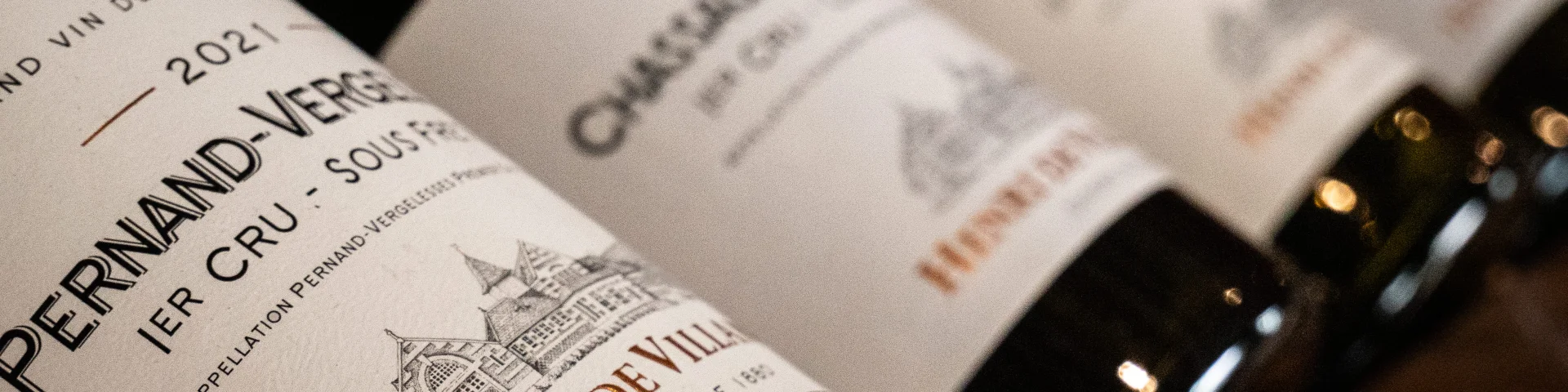 bouteille de vins de bourgognes couchées