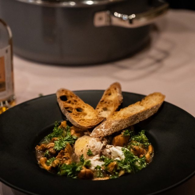 oeuf meurette pain assiette