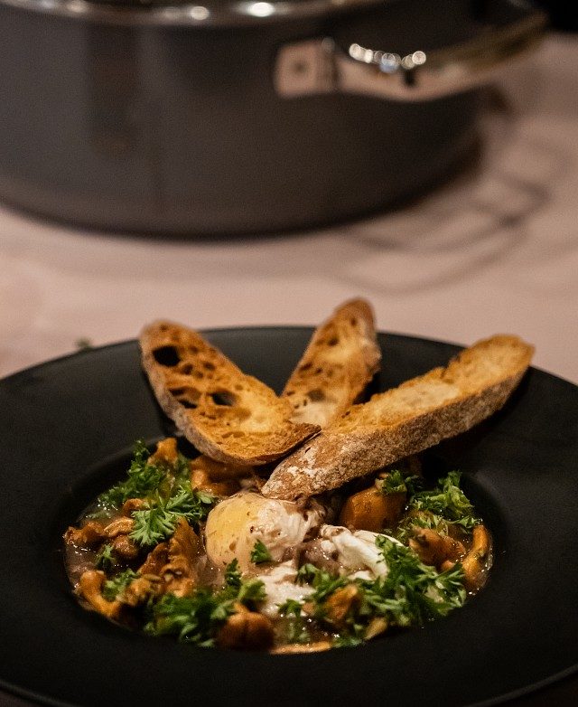 oeuf meurette pain assiette