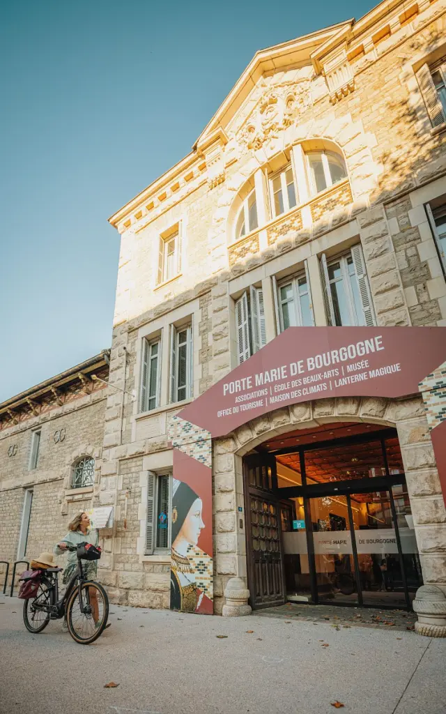 Que Voir A Beaune Porte Marie De Bourgogne Studio Intuive