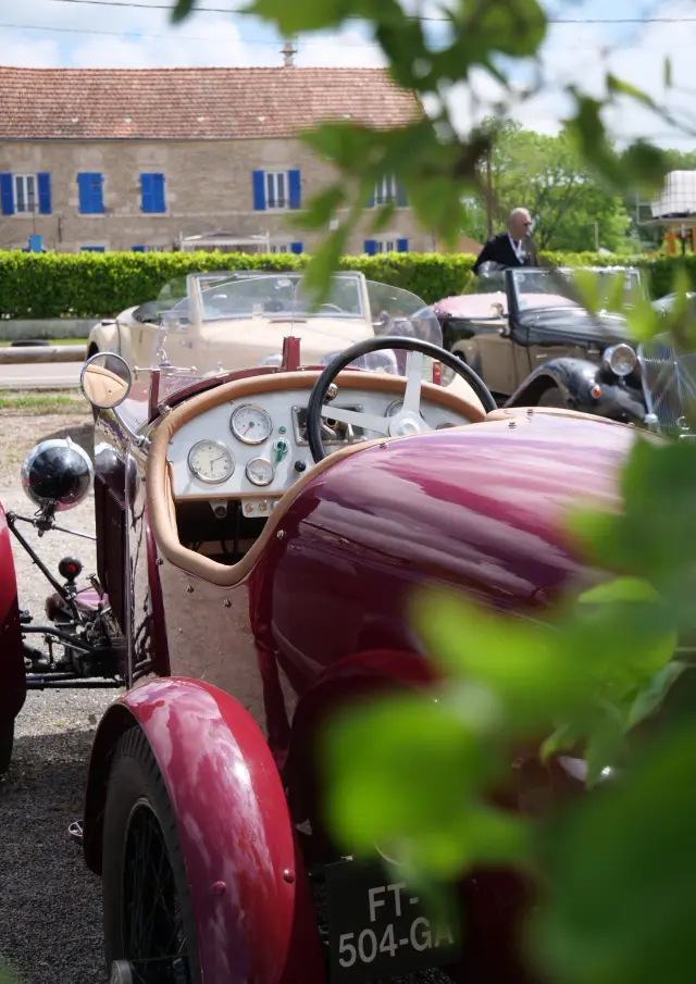 Nationale 6 Voiture Rouge Quentin Lahaie Rotated