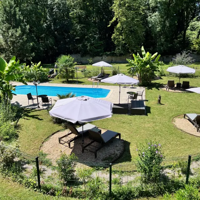 piscine hotel cours jardin